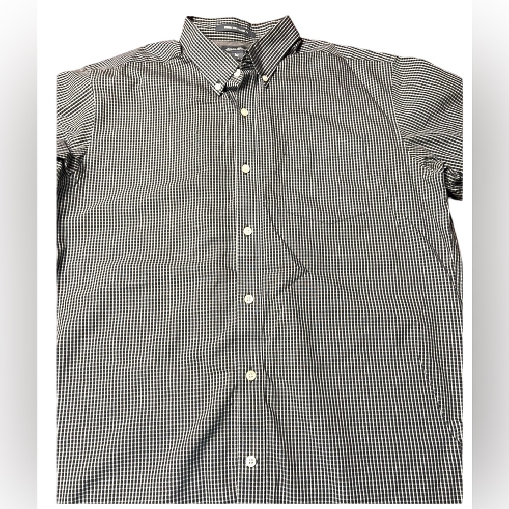 VGUC Eddie Bauer button down shirt. Size Large 122M